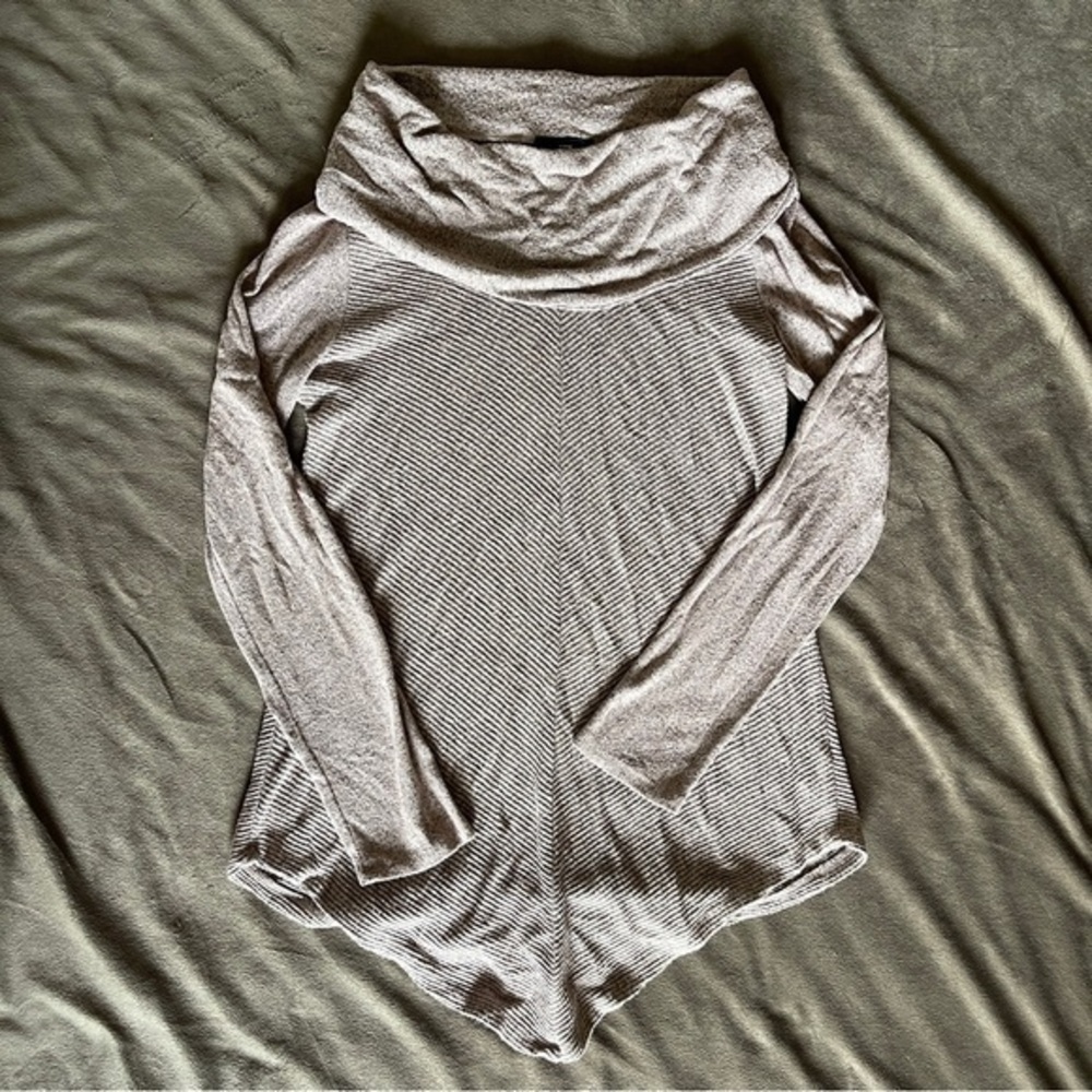 Iz Byer Medium Gray Knit Long Sleeve Turtle Neck Top